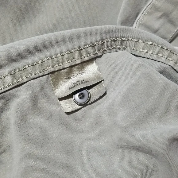 3 for 20. Mens Levi Strauss  shirt.  Medium - Picture 5 of 8